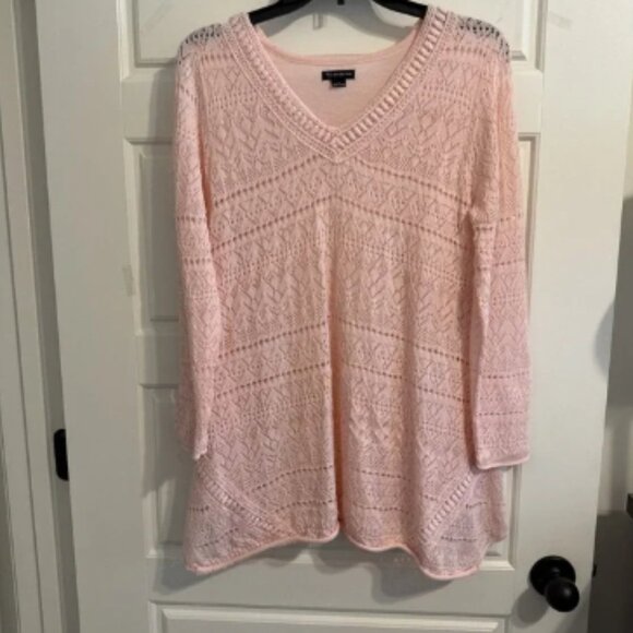 New Directions Pink Crochet V Neckline Flared Soft Light Top Size Small - Picture 1 of 3